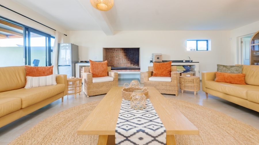 4 Bedroom Property for Sale in Struisbaai Western Cape